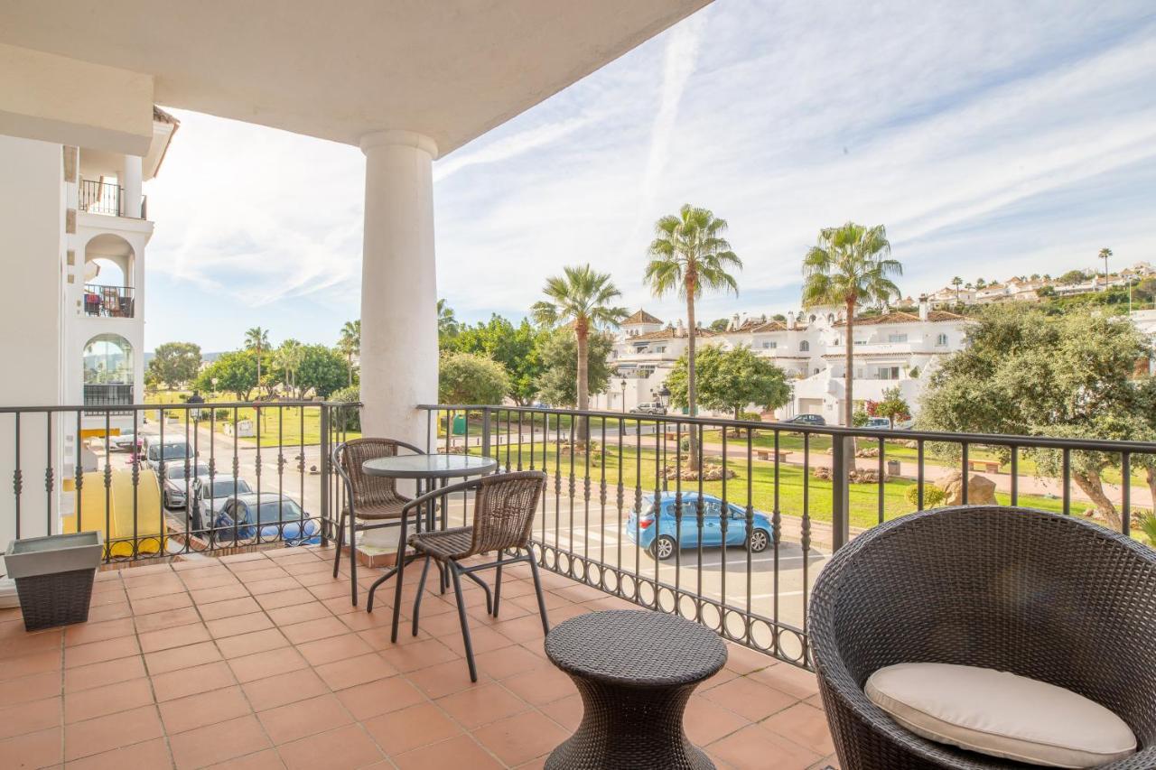 2261-superb On The Beach, On Duquesa Harbour Appartement
