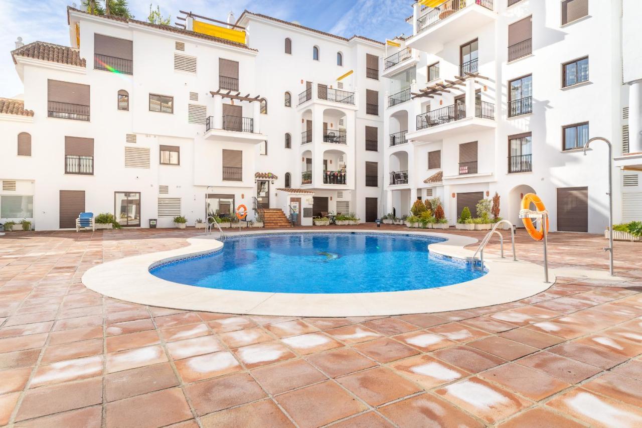 2261-superb On The Beach, On Duquesa Harbour Apartamento