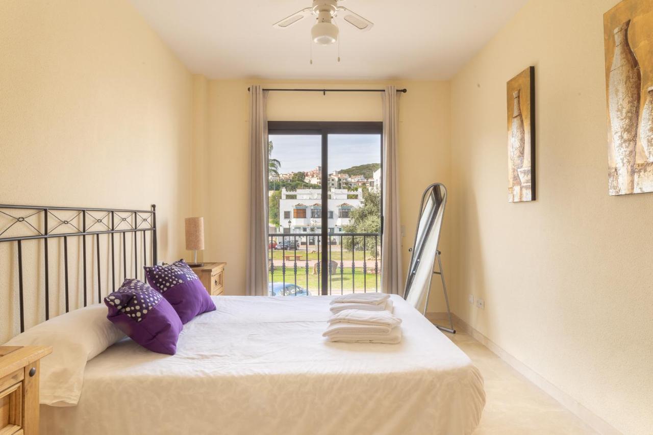 2261-superb On The Beach, On Duquesa Harbour Apartment