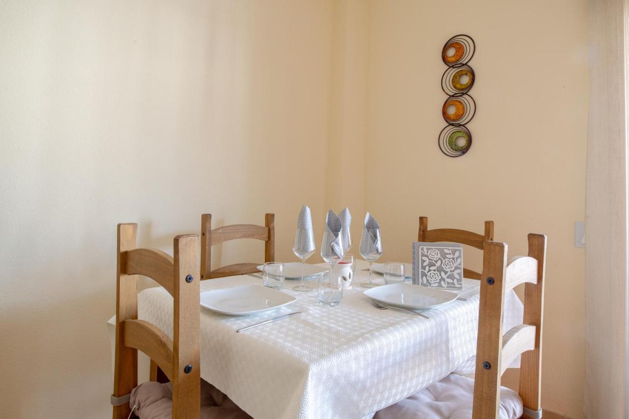 2261-superb On The Beach, On Duquesa Harbour Apartment