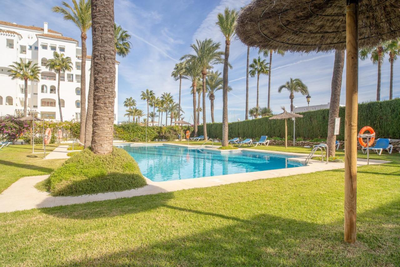 2261-superb On The Beach, On Duquesa Harbour